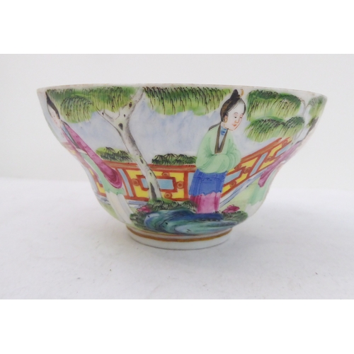 68 - Ten late 18th to early 19th century Chinese export porcelain wares:
 an underglaze blue and white mo... 