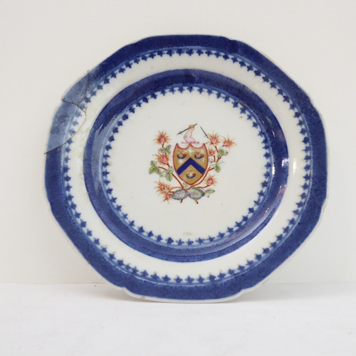 68 - Ten late 18th to early 19th century Chinese export porcelain wares:
 an underglaze blue and white mo... 