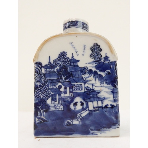 68 - Ten late 18th to early 19th century Chinese export porcelain wares:
 an underglaze blue and white mo... 