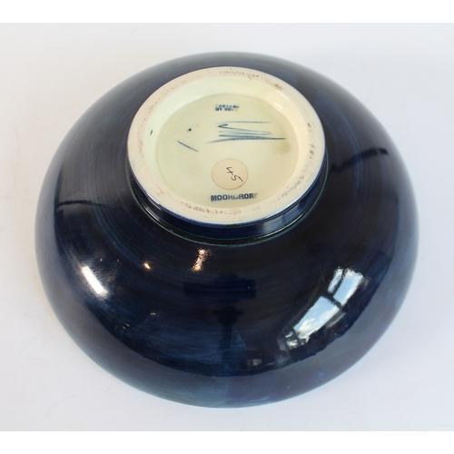 6 - A mid-20th century Moorcroft pottery bowl: tube-lined and hand-decorated in the 'Anemone' pattern. (... 