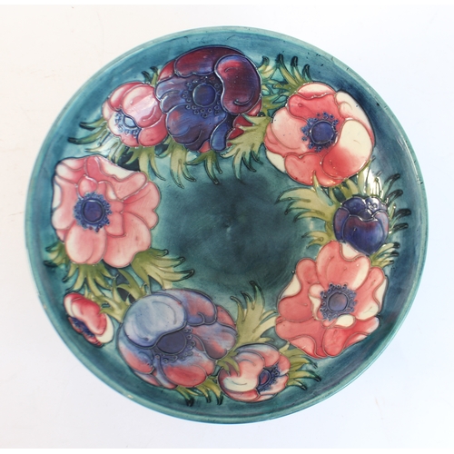 6 - A mid-20th century Moorcroft pottery bowl: tube-lined and hand-decorated in the 'Anemone' pattern. (... 