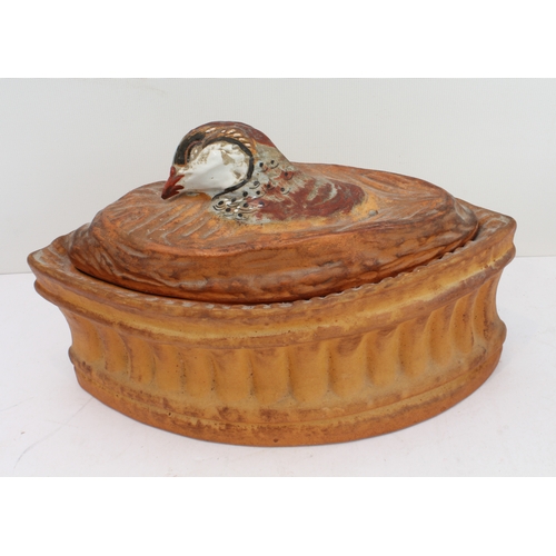 30 - A mixed lot:
 an early 20th century service comprising: two boat-shaped dishes (31 cm), a pair of ta... 