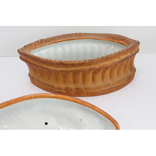 30 - A mixed lot:
 an early 20th century service comprising: two boat-shaped dishes (31 cm), a pair of ta... 