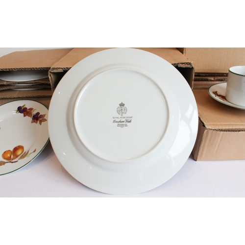 10 - Boxed and unused Royal Worcester 'Evesham Vale' comprising:
 8 x 26. 8 and 8 x 20.5 cm plates;
 8 x ... 
