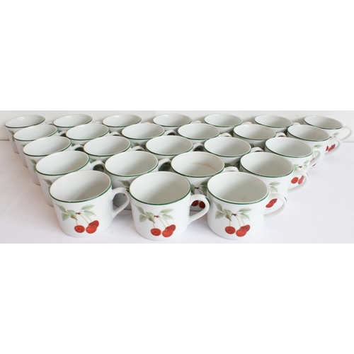 11 - A quantity of Royal Worcester 'Evesham Vale':
 8 x 27 cm and 3 x 20.7 cm plates;
 3 x 16.5 cm bowls;... 