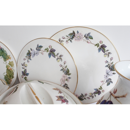 13 - A mixed lot of Royal Worcester (mostly 'Evesham'):
 'Evesham':
 1 x 34 cm bowl;
 4 lidded tureens (t... 
