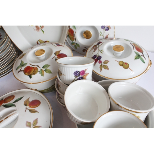 15 - A Royal Worcester 'Evesham' dinner service comprising:
 7 x 26.5 cm,12 x 25.5 cm,10 x 21 cm and 14 x... 