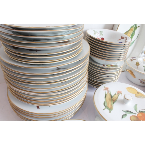 15 - A Royal Worcester 'Evesham' dinner service comprising:
 7 x 26.5 cm,12 x 25.5 cm,10 x 21 cm and 14 x... 