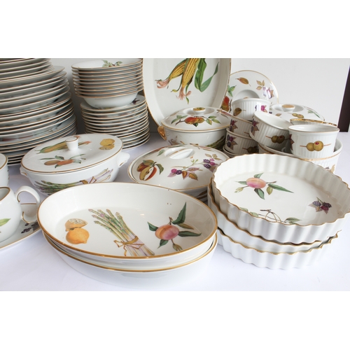 15 - A Royal Worcester 'Evesham' dinner service comprising:
 7 x 26.5 cm,12 x 25.5 cm,10 x 21 cm and 14 x... 
