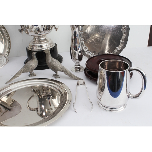 72 - Fine quality silver plate to include:
 a large 19th century boat-shaped bread basket engraved with l... 