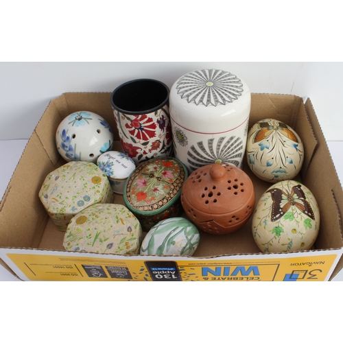 23 - Various ceramics to include:
 a large Wedgwood ceramic vase modelled as a nautilus shell;
 eight oys... 