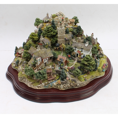185 - An extremely large (approximately 30 cm wide) limited edition (0163/3000) Lilliput Lane model, 'Coni... 