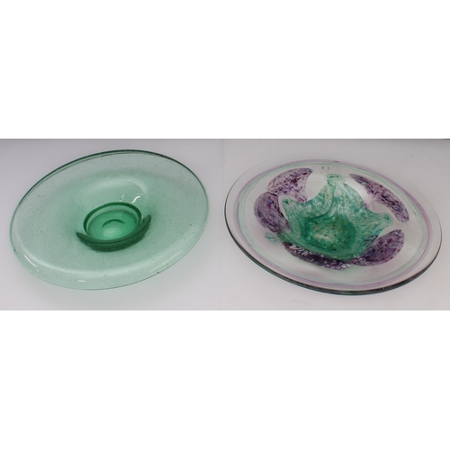 40 - Two glass bowls:
 1. a fine quality large Murano-style glass bowl signed Shirley Cloete 1986, centra... 