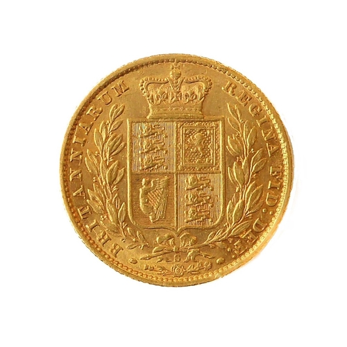 138 - An 1871 gold sovereign (young head obverse and royal arms reverse).