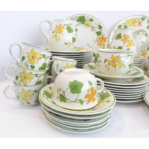 28 - An 87-piece Villeroy & Boch 'Geranium' dinner service:
 7 x 16.5 cm, 8 x 20.8 cm and 14 x 26.4 cm pl... 