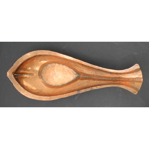 51 - A 19th century Hindu Yoni-ritual copper pourer: ridged bulbous fish form with elongated fishtail pou... 