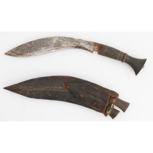 133 - Three bladed weapons:
 1. a machete-style knife (with later horn handle) and wooden scabbard (71 cm)... 