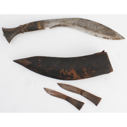 133 - Three bladed weapons:
 1. a machete-style knife (with later horn handle) and wooden scabbard (71 cm)... 