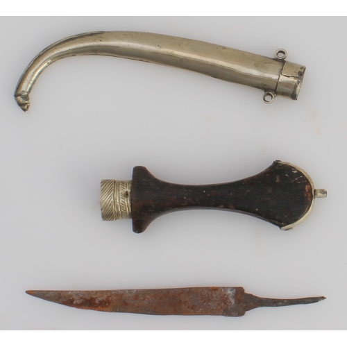 133 - Three bladed weapons:
 1. a machete-style knife (with later horn handle) and wooden scabbard (71 cm)... 