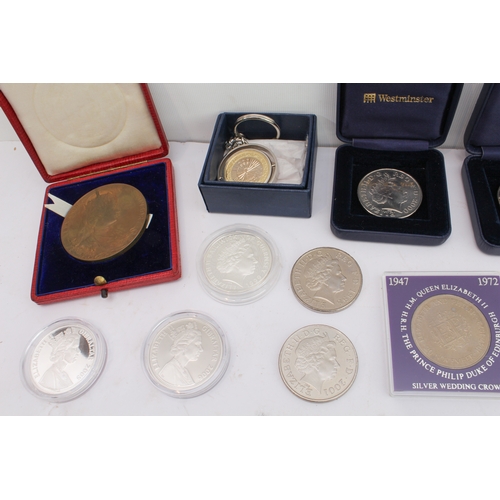 135 - A quantity of commemorative coins and crowns to include:
 a 1902 Edward VII coronation medal in its ... 