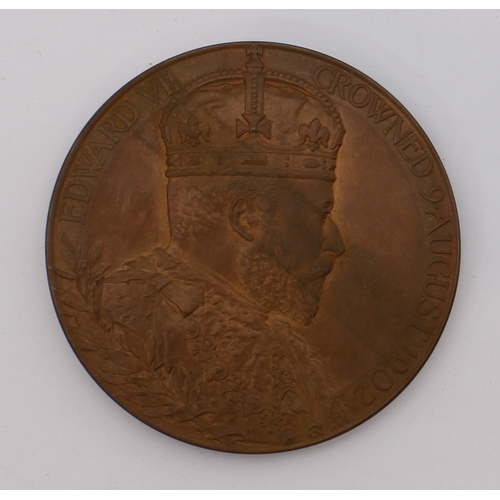 135 - A quantity of commemorative coins and crowns to include:
 a 1902 Edward VII coronation medal in its ... 