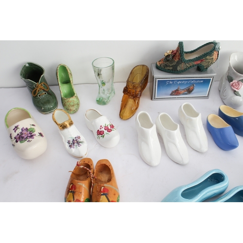 29 - 48 ornamental miniature shoes, clogs and boots (ceramic (31), glass (2), brass (4) and wood (5) to i... 