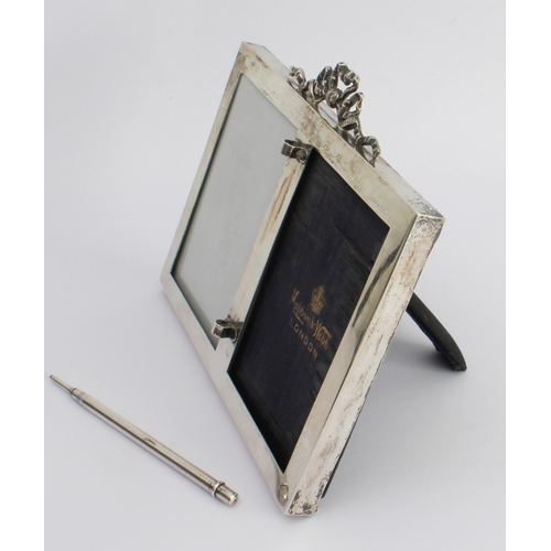 155 - An unusual Edwardian silver combination photo frame and aide memoire: Mappin & Webb, London 1904, th... 