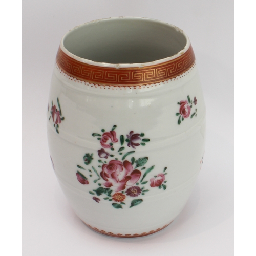 46 - An 18th century Chinese porcelain barrel-shaped tankard; the rim with a gilded key-fret design above... 