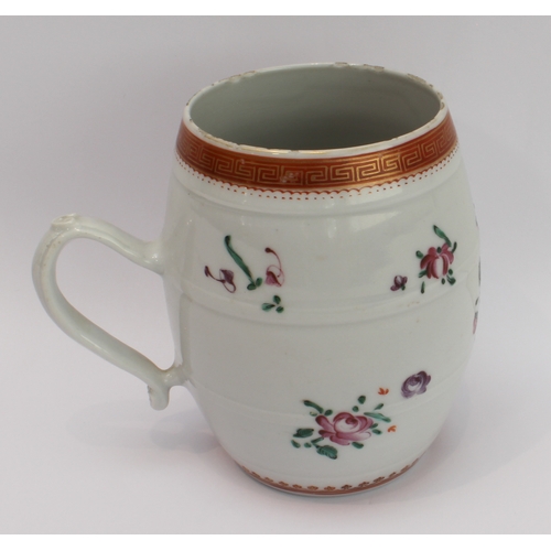 46 - An 18th century Chinese porcelain barrel-shaped tankard; the rim with a gilded key-fret design above... 