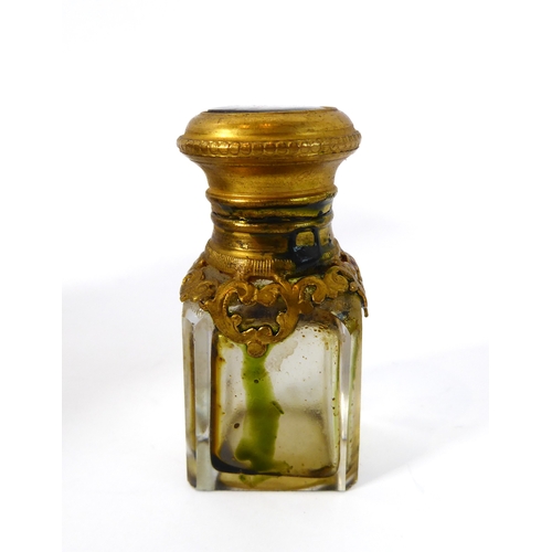 114 - A 19th century gilt-metal mounted and tortoiseshell double-scent bottle holder: the hinged lid openi... 