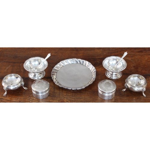 158 - A selection of small silverwares to include:
 a pair of pedestal salts;
 a further slightly smaller ... 