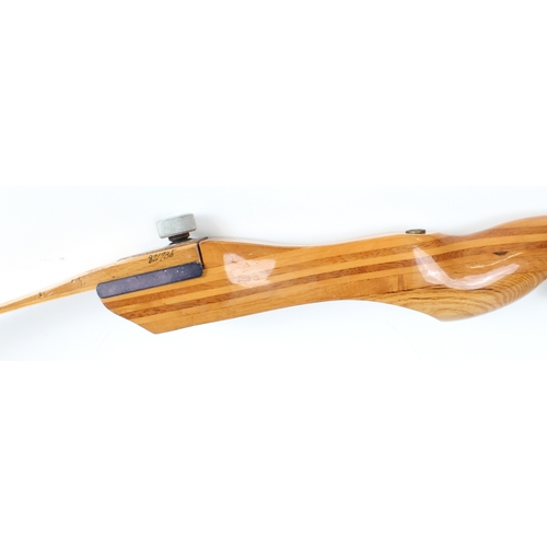 498 - A Samwha AR-II 'Companion' target bow (62