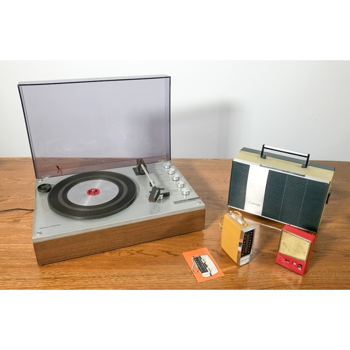 615 - A vintage 1960s Philips portable 'suitcase' style record player - 3 speed for 33, 45 and 78rpm, with... 