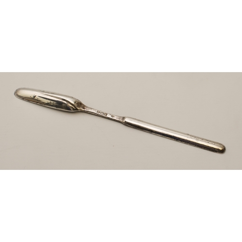 120 - An Edwardian silver marrow scoop in George III style - Goldsmiths & Silversmiths Co. Ltd., London 19... 