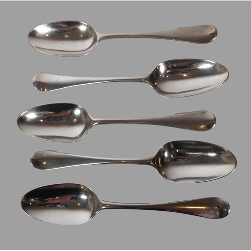 125 - A set of five George II Hanoverian pattern small dessert spoons - London hallmarks but date and make... 