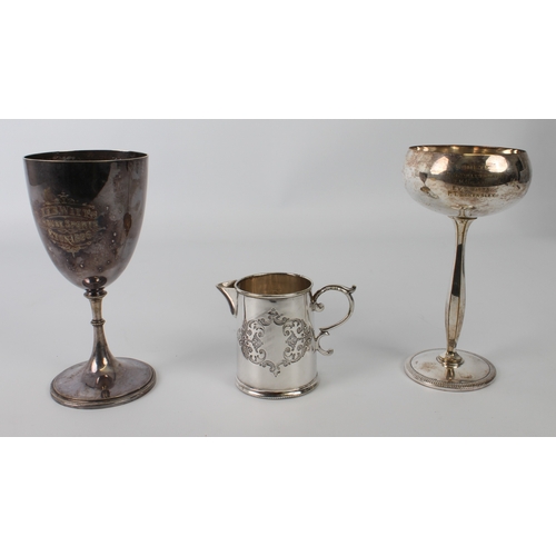 143 - A small group of silver items comprising a Continental 800 silver and cut-glass spirit flask, three ... 