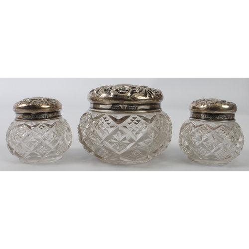 143 - A small group of silver items comprising a Continental 800 silver and cut-glass spirit flask, three ... 