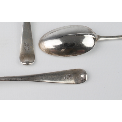 157 - A set of six Elkington & Co. heavy-gauge rat-tail silver teaspoons, Birmingham 1897 (185 g)