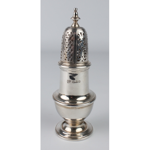 160 - A George V silver pepper caster in George II style - Goldsmiths & Silversmiths, London 1928, 14.3 cm... 