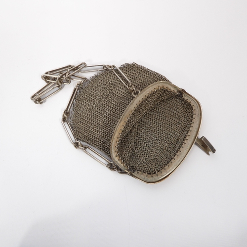 166 - A French silver evening purse - early 20th century, Paris 800 petite garantie fineness mark inside c... 