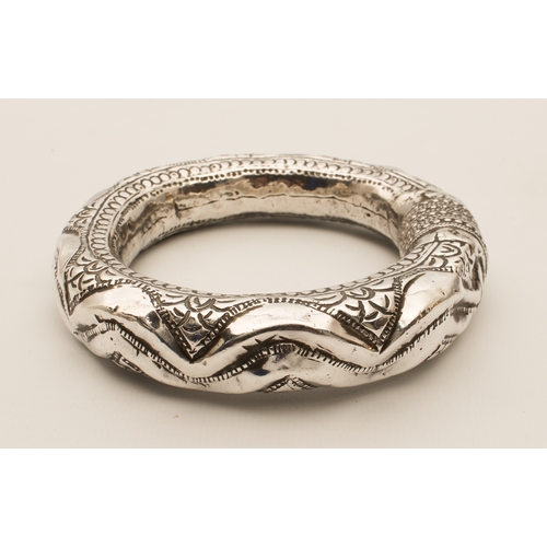 202 - An Indian silver dancer's rattling armband or bangle, 11 cm in diameter, (107 g)