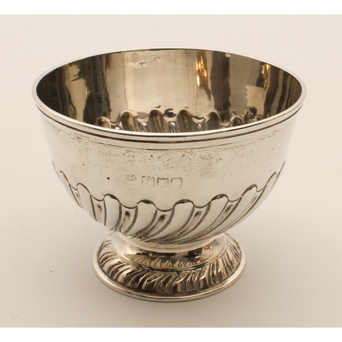 67 - A late Victorian / Edwardian silver sugar bowl - Frederick Augustus Burridge, London, date marked ru... 