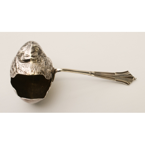 79 - A Sampson Mordan silver novelty sugar spoon modelled as a chick hatching (Rd. 495660), Chester 1906,... 