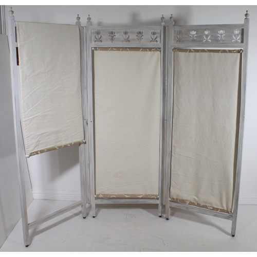 431 - An off-white painted wooden three-fold screen - with tulip pierced panels and turned finials over re... 