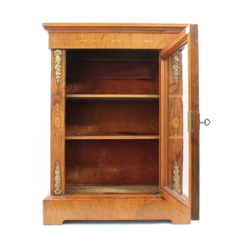 433 - An Edwardian walnut and marquetry display cabinet of small proportions - probably for tabletop use, ... 