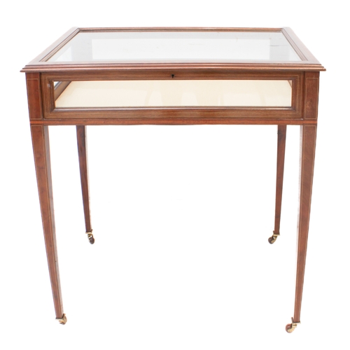 458 - An Edwardian mahogany and satinwood-crossbanded vitrine table - the hinged glazed top over glazed si... 