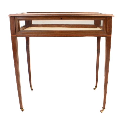 458 - An Edwardian mahogany and satinwood-crossbanded vitrine table - the hinged glazed top over glazed si... 