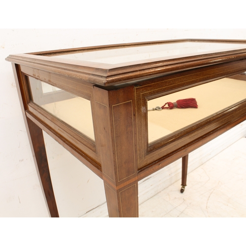 458 - An Edwardian mahogany and satinwood-crossbanded vitrine table - the hinged glazed top over glazed si... 