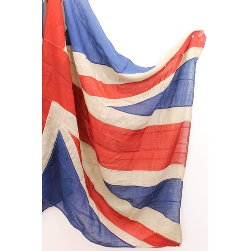 668 - A vintage Union Jack (2.6 x 1.32 m) and 9.2 m of 1920s bunting. The bunting with 19 flags of varying... 