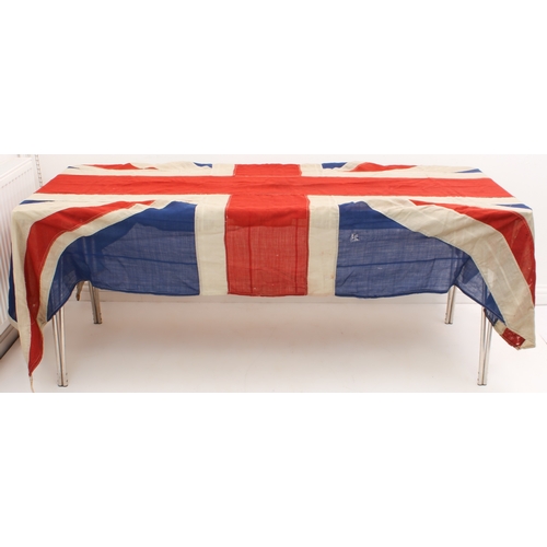 668 - A vintage Union Jack (2.6 x 1.32 m) and 9.2 m of 1920s bunting. The bunting with 19 flags of varying... 